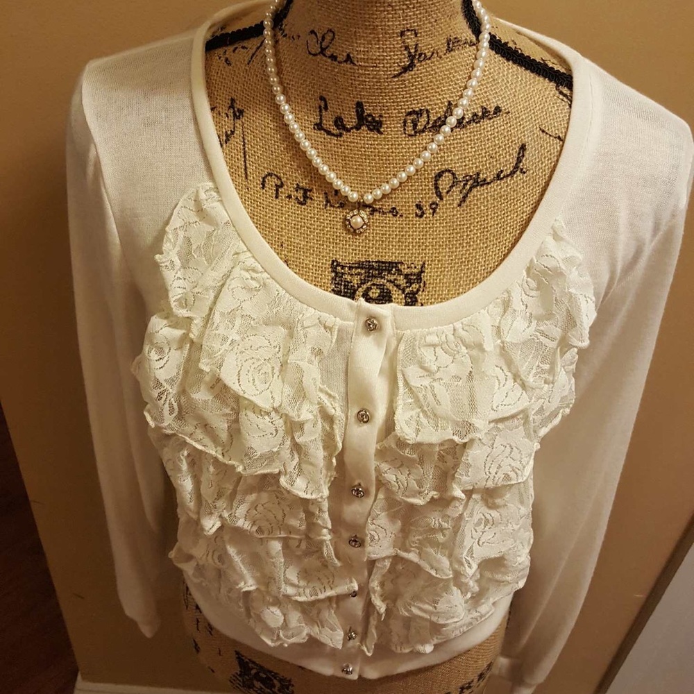 White button ruffle sweater - Picture 2 of 6